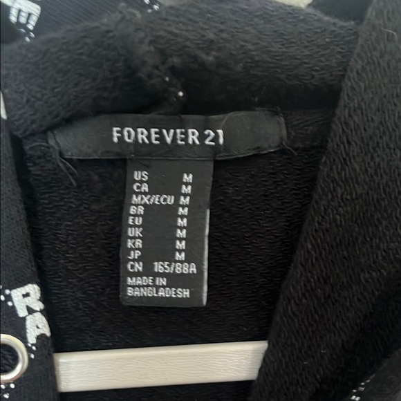 Forever 21 Black and White Geometric Cropped Hoodie - Picture 2 of 3